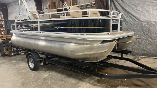 Sun Tracker Bass Buggy 16 XL Select