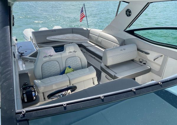 Sea Ray Sundancer 320 Coupe OB image