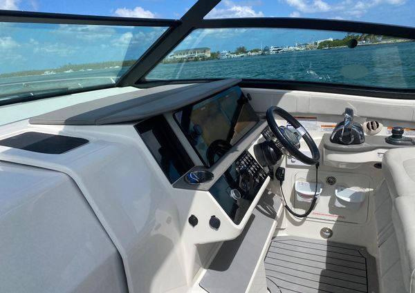 Sea Ray Sundancer 320 Coupe OB image