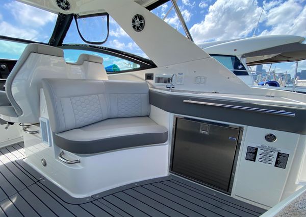 Sea Ray Sundancer 320 Coupe OB image