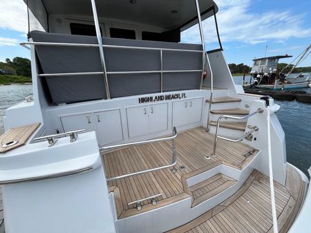 Hatteras 74 Sport Deck Motor Yacht image