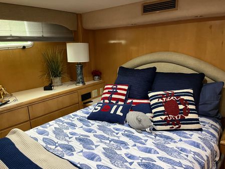 Hatteras 74 Sport Deck Motor Yacht image