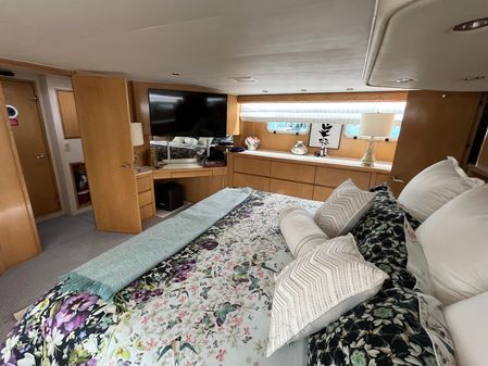 Hatteras 74 Sport Deck Motor Yacht image