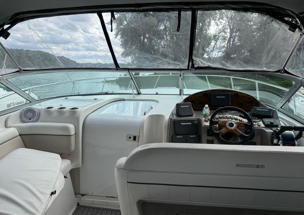 Rinker 342 Fiesta Vee image