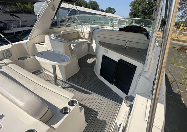 Rinker 342 Fiesta Vee image