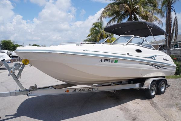 Hurricane SunDeck 237 OB - main image