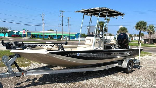 Lowe BAY 20