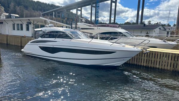 Princess Yachts V40 image