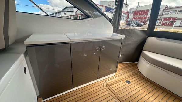 Princess Yachts V40 image