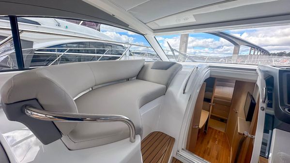 Princess Yachts V40 image