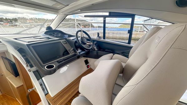 Princess Yachts V40 image