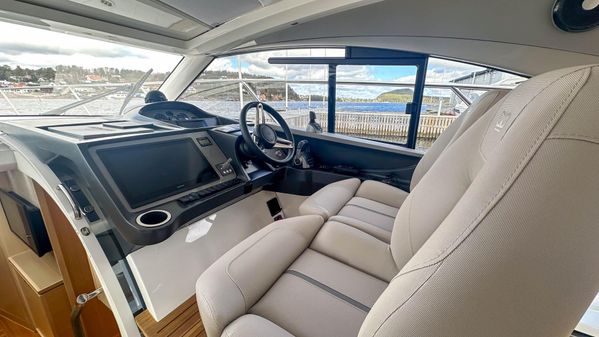 Princess Yachts V40 image