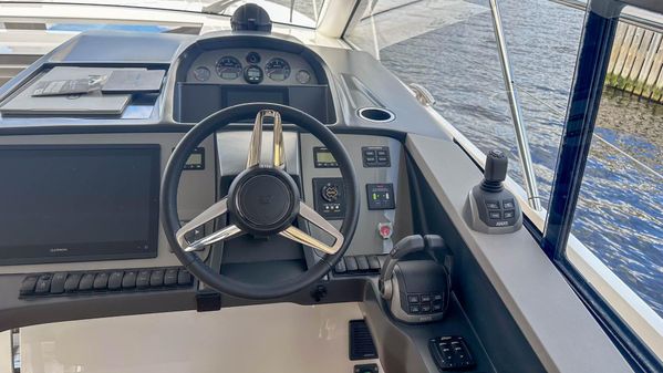 Princess Yachts V40 image