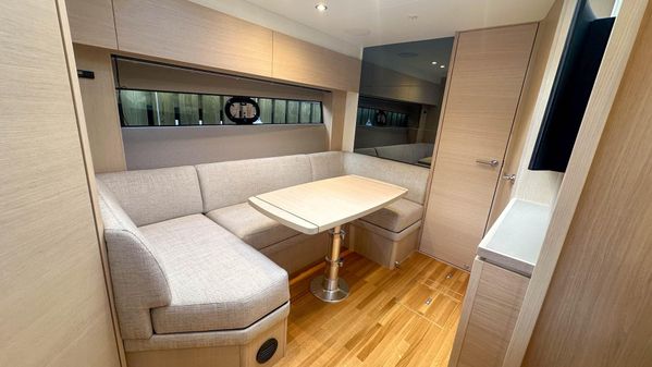 Princess Yachts V40 image