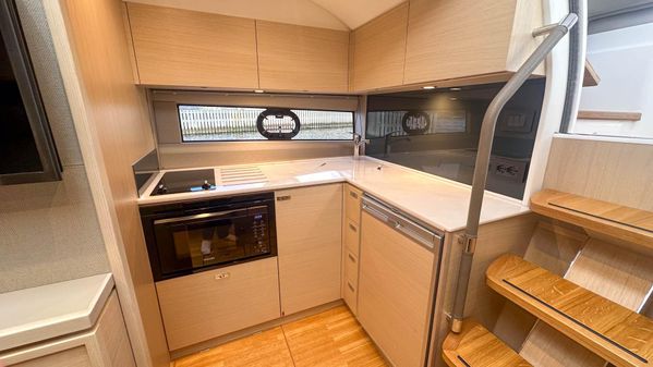 Princess Yachts V40 image