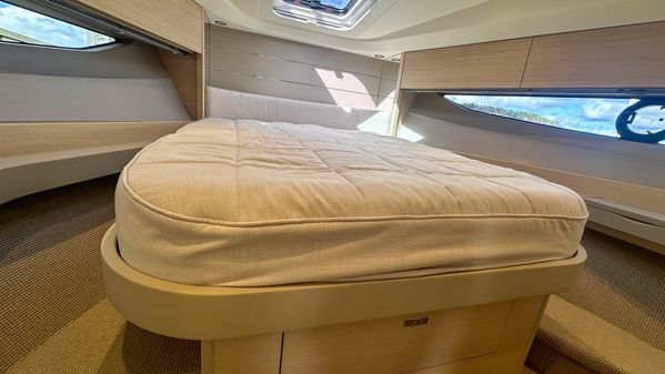 Princess Yachts V40 image