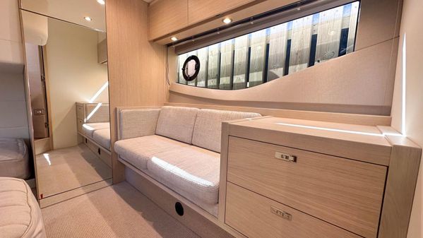 Princess Yachts V40 image