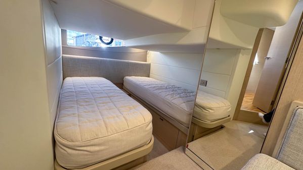 Princess Yachts V40 image