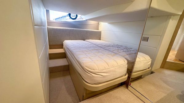 Princess Yachts V40 image