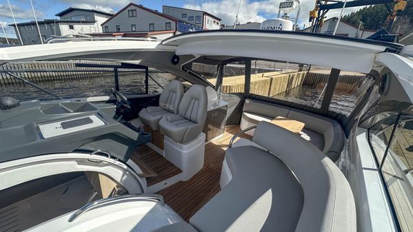 Princess Yachts V40 image