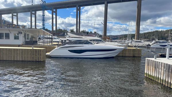 Princess Yachts V40 image