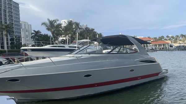 Cruisers Yachts 370 Express 