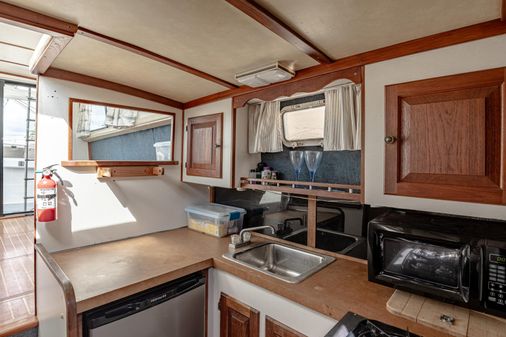 Mainship 34 image