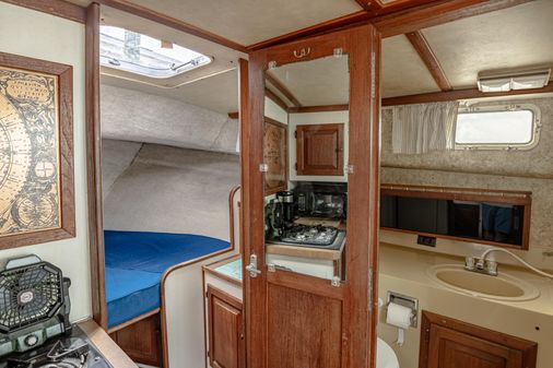 Mainship 34 image