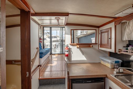 Mainship 34 image