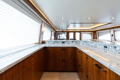 Viking 92 Skybridge image