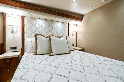 Viking 92 Skybridge image