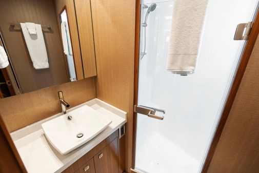 Viking 92 Skybridge image