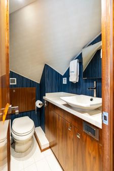 Viking 92 Skybridge image