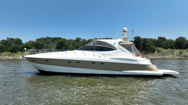 Cruisers Yachts 540 Express
