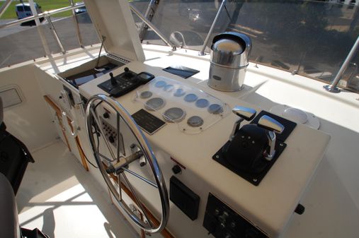 Hatteras 61 Cockpit Motor Yacht image