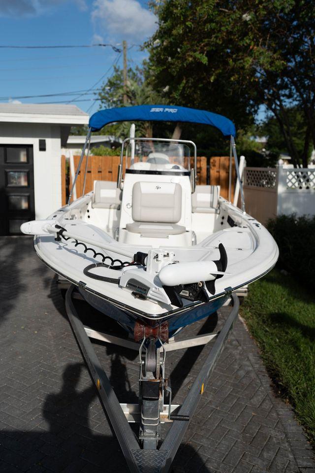 2019 Sea Pro 208 bay