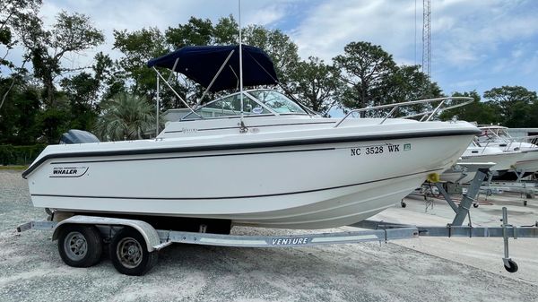 Boston Whaler 210 Ventura 