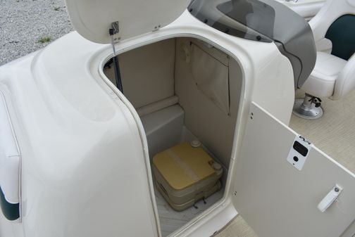 Crownline 238DB image
