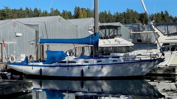 Ericson Sloop 