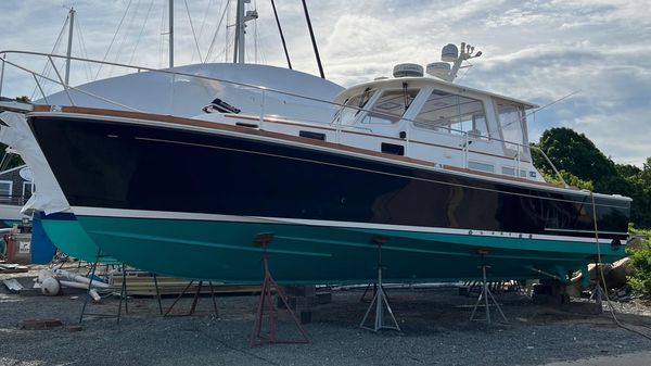 Grand Banks Eastbay 38 HX