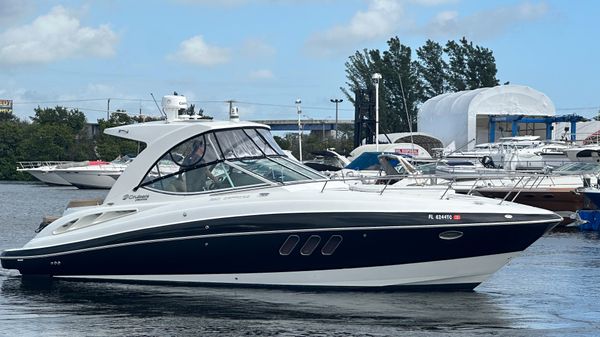 Cruisers Yachts 350 Express