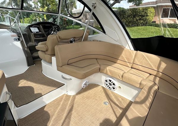 Cruisers Yachts 350 Express image