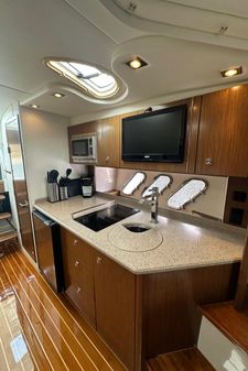 Cruisers Yachts 350 Express image