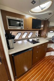 Cruisers Yachts 350 Express image