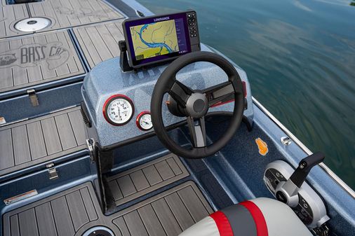 Bass Cat Deluxe Tournament image