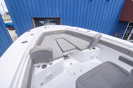 Sea Hunt Gamefish 30 Forward Seating image