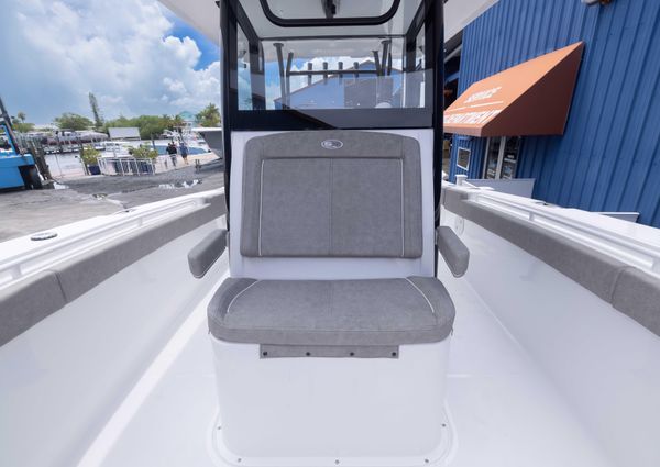 Sea-hunt GAMEFISH-30-FORWARD-SEATING image