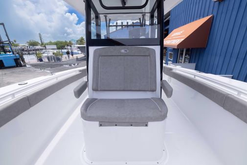 Sea Hunt Gamefish 30 Forward Seating image