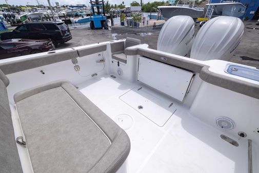 Sea Hunt Gamefish 30 Forward Seating image