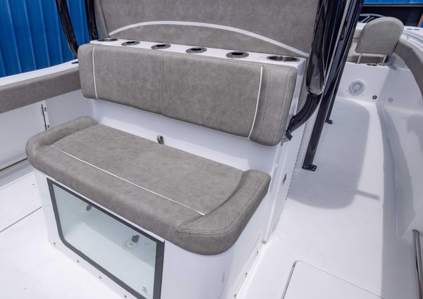 Sea-hunt GAMEFISH-30-FORWARD-SEATING image